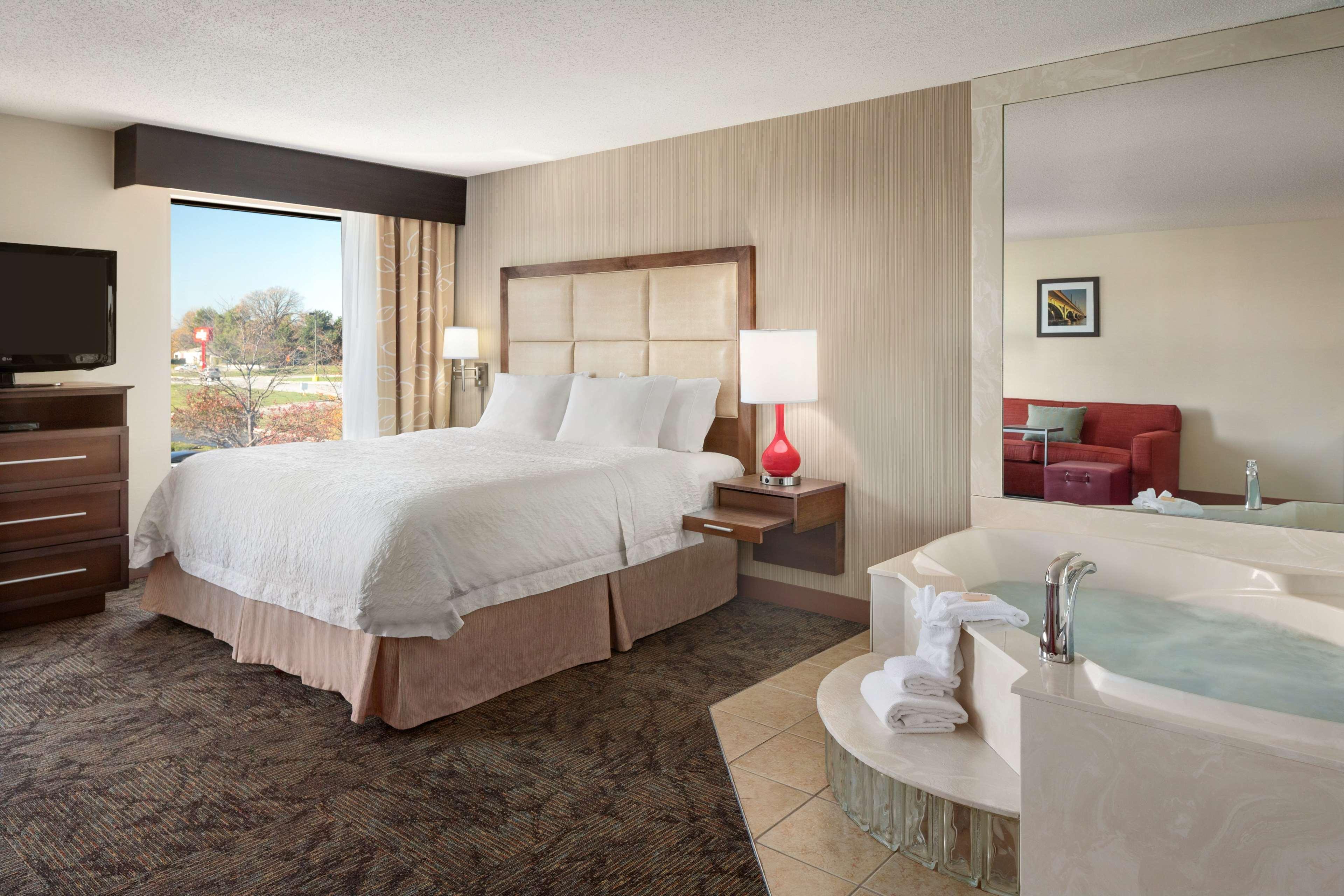 Hotel Hampton & Detroit