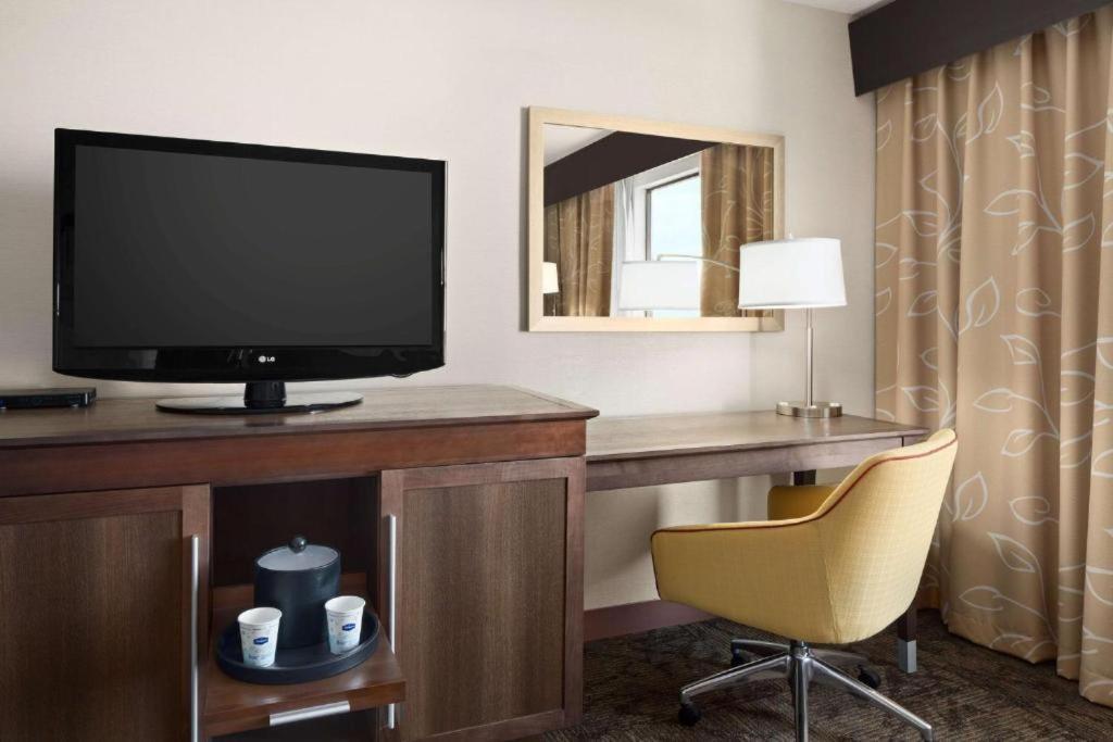 Hampton & Detroit 3* Sterling Heights