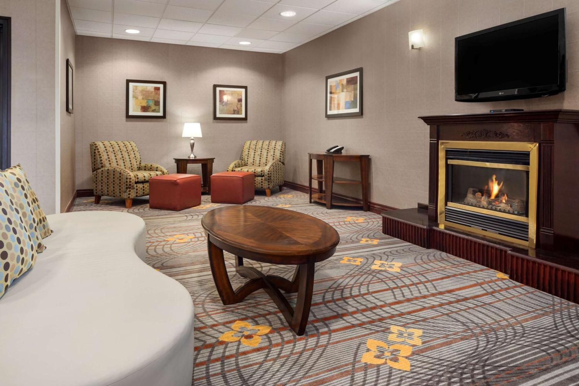 Hampton & Detroit Hotel